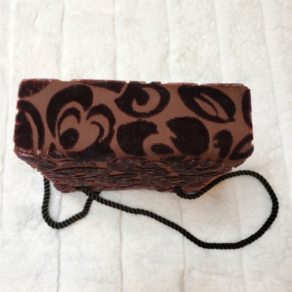 Swee Lo Vintage Velvet Embossed Mini
Evening Purse - Picture 5 of 6
